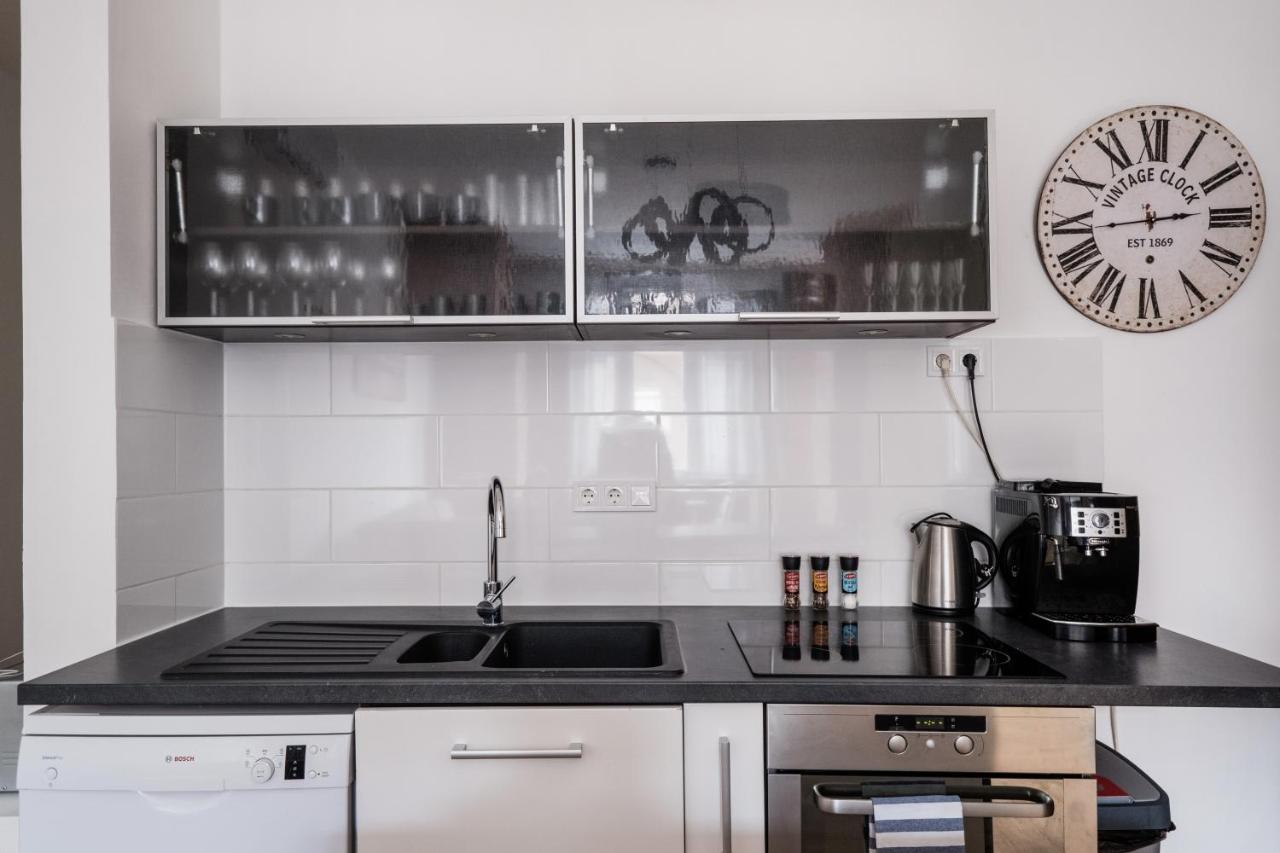 Jacuzzi And Privacy With 2 Balconies And Free Garage Apartamento Budapeste Exterior foto